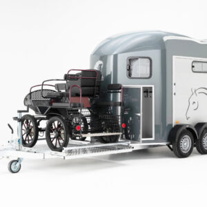 Remolque Van 2 caballos con plataforma Gold Hippomobile